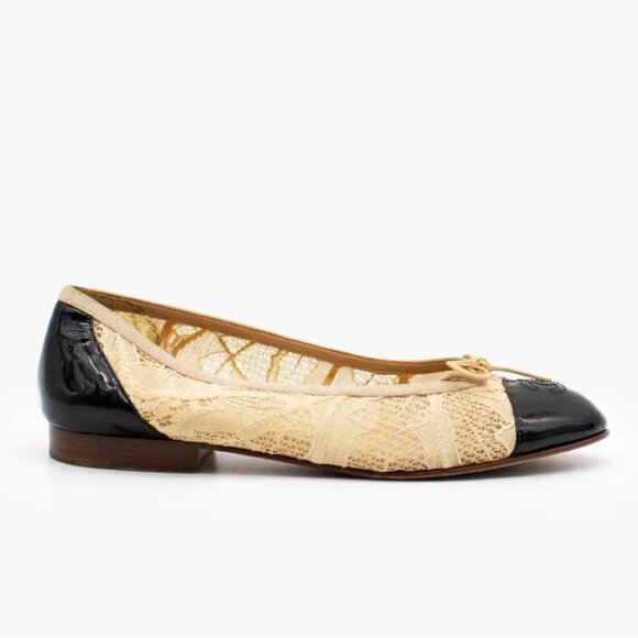 Chanel Beige Lace Ballet Flat Black Patent Leather Interlocking CC Toe Size 39.5